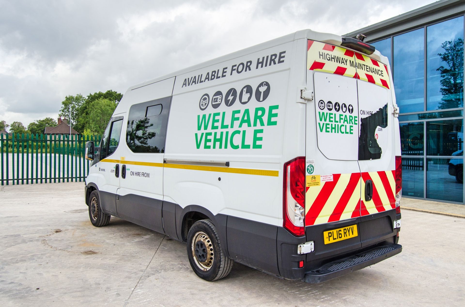 Iveco Daily 35S MWB 2287cc diesel 6 speed manual welfare van Registration Number: PL16 RYV Date of - Image 4 of 36