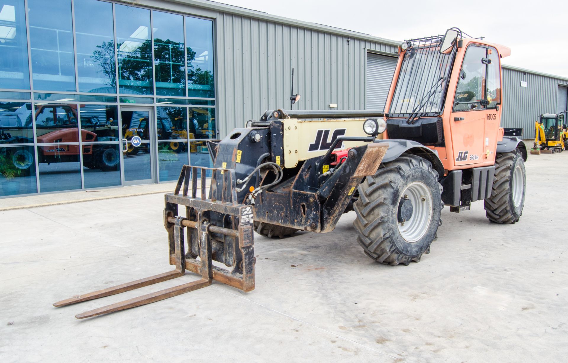 JLG 3614 RS 14 metre telescopic handler Year: 2015 S/N: C60007782 Recorded Hours: 3544 c/w sway