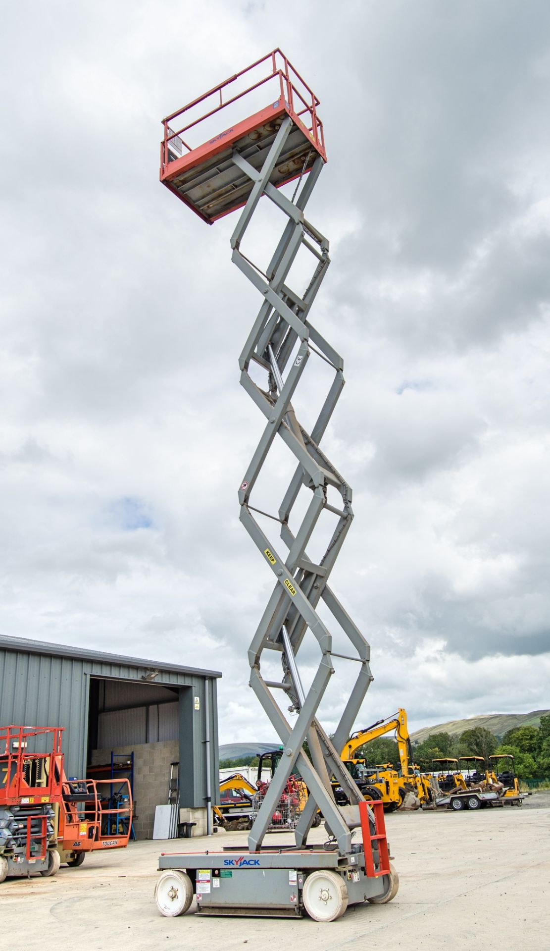 Skyjack battery electric scissor lift access platform Year: 2011 S/N: 70008704 18421 - Image 7 of 11