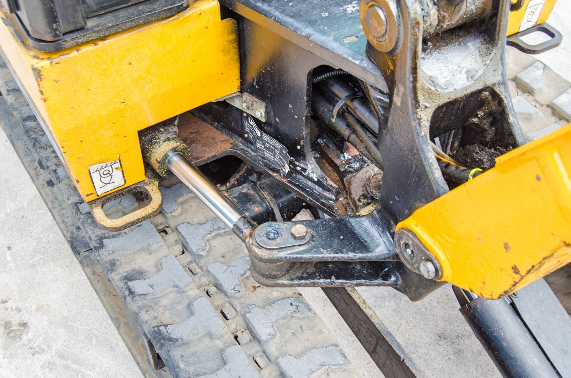 JCB 16 C-1 1.6 tonne rubber tracked mini excavator Year: 2018 S/N: 2492740 Recorded Hours: 1745 - Image 20 of 28