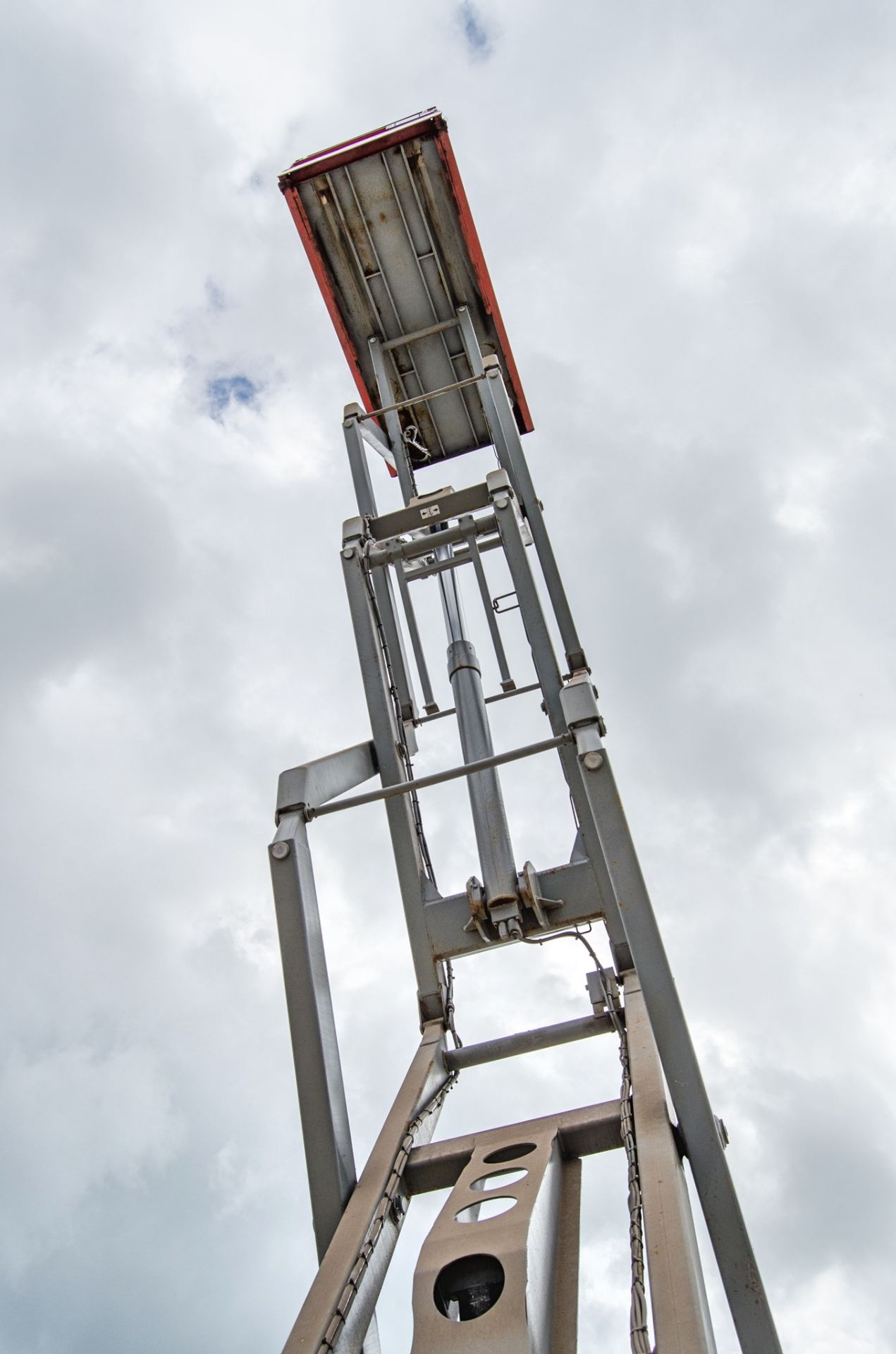 Skyjack battery electric scissor lift access platform Year: 2011 S/N: 70008704 18421 - Image 8 of 11