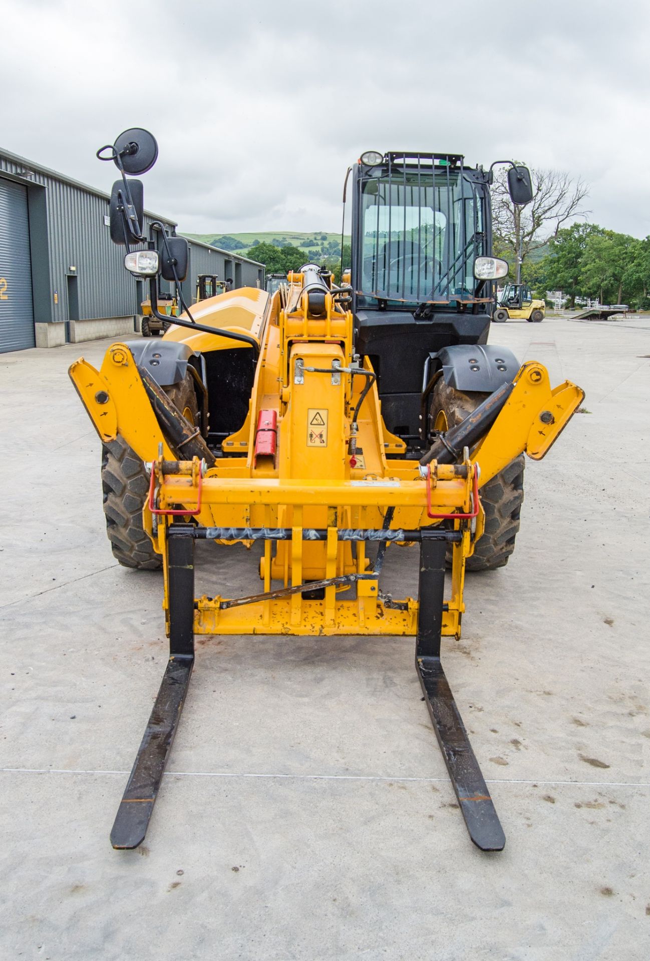 JCB 535-125 Hi-Viz Stage V 12.5 metre telescopic handler Year: 2023 S/N: 3238279 Recorded Hours: - Image 5 of 27