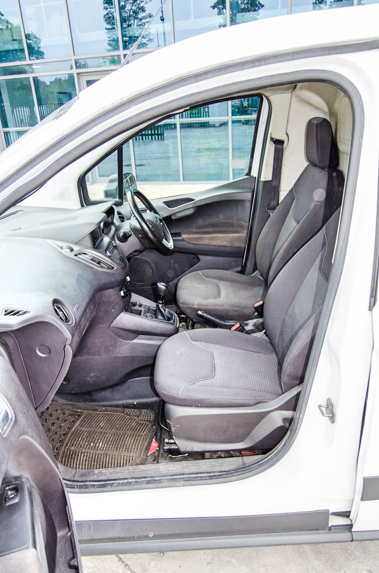 Ford Transit Courier Trend 1499cc TDCi 6 speed manual panel van Registration Number: MK68 ULZ Date - Image 20 of 31
