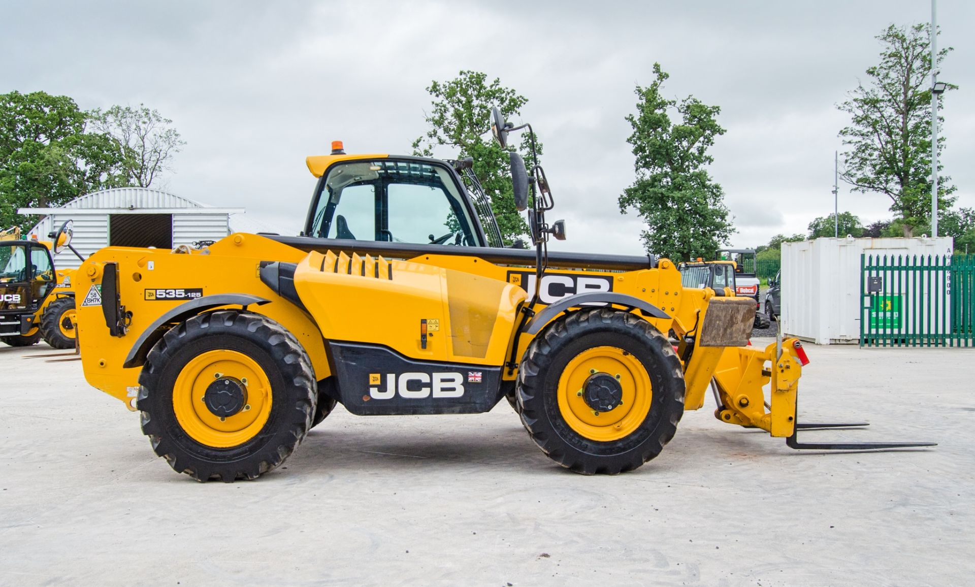 JCB 535-125 Hi-Viz Stage V 12.5 metre telescopic handler Year: 2023 S/N: 3238279 Recorded Hours: - Image 8 of 27