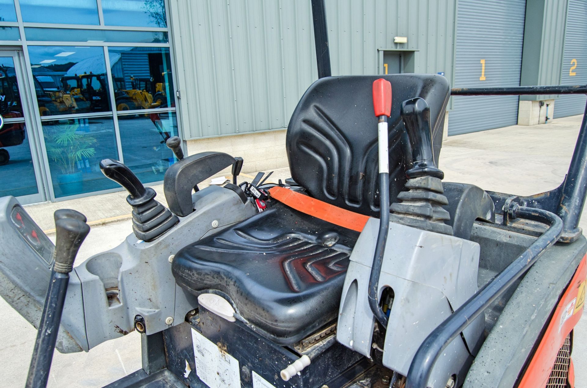 Kubota KX015-4 1.5 tonne rubber tracked mini excavator Year: 2019 S/N: 63822 Recorded Hours: 2142 - Image 18 of 24