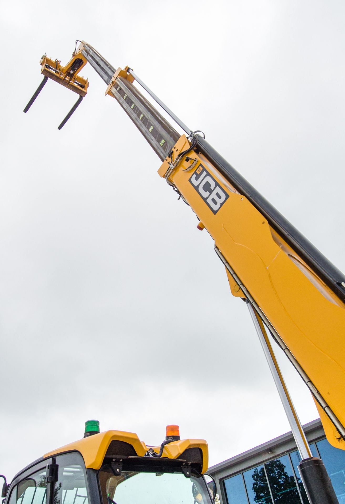 JCB 535-125 Hi-Viz Stage V 12.5 metre telescopic handler Year: 2023 S/N: 3238279 Recorded Hours: - Image 10 of 27