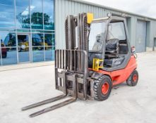 Linde H30T 3 tonne gas powered fork lift truck Year: 2000 S/N: LO4857 Recorded Hours: 6999