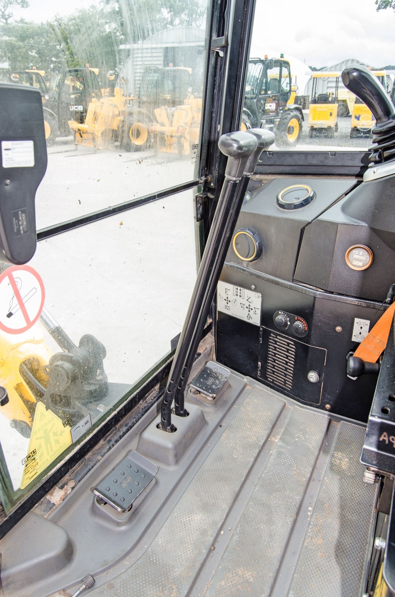 JCB 16 C-1 1.6 tonne rubber tracked mini excavator Year: 2018 S/N: 2492740 Recorded Hours: 1745 - Image 24 of 28