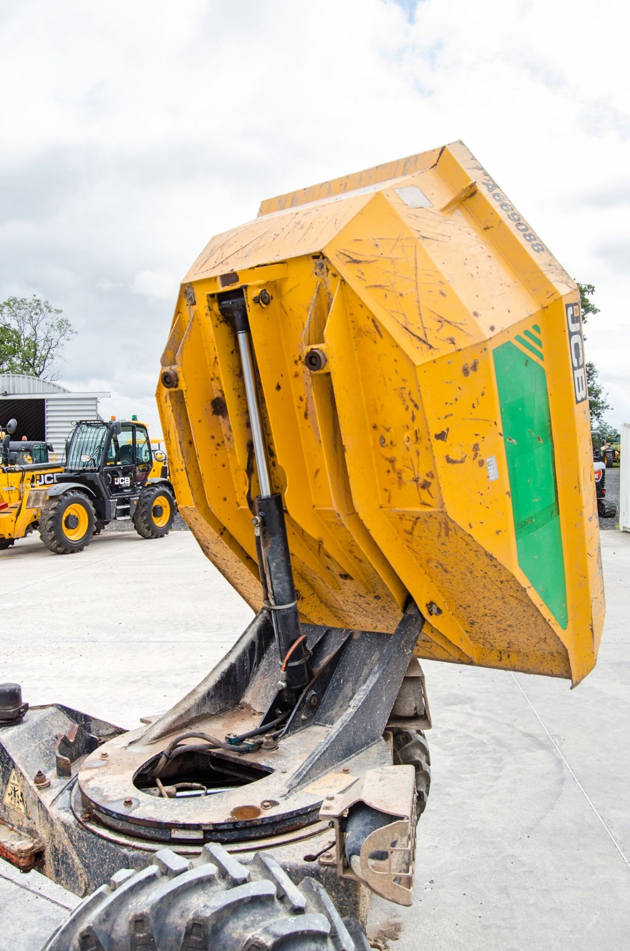 JCB 3 tonne swivel skip dumper Year: 2015 S/N: EFFRF8161 Recorded Hours: 1591 A669088 - Image 10 of 21