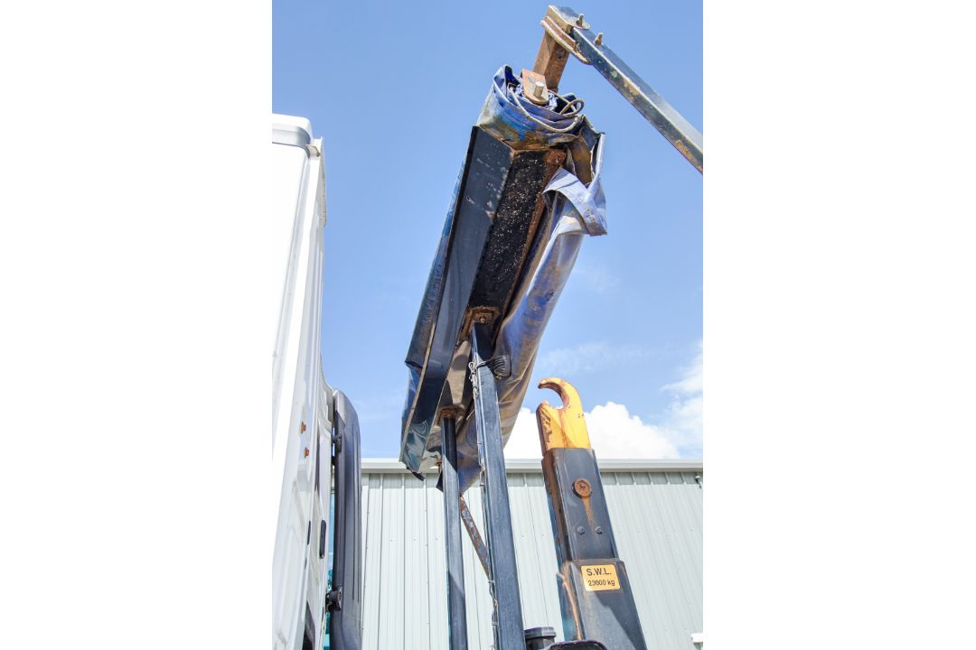 Mercedes Benz Arocs Euro 6 32 tonne 8x4 10,677cc automatic roll on/roll off hook loader lorry - Image 15 of 33