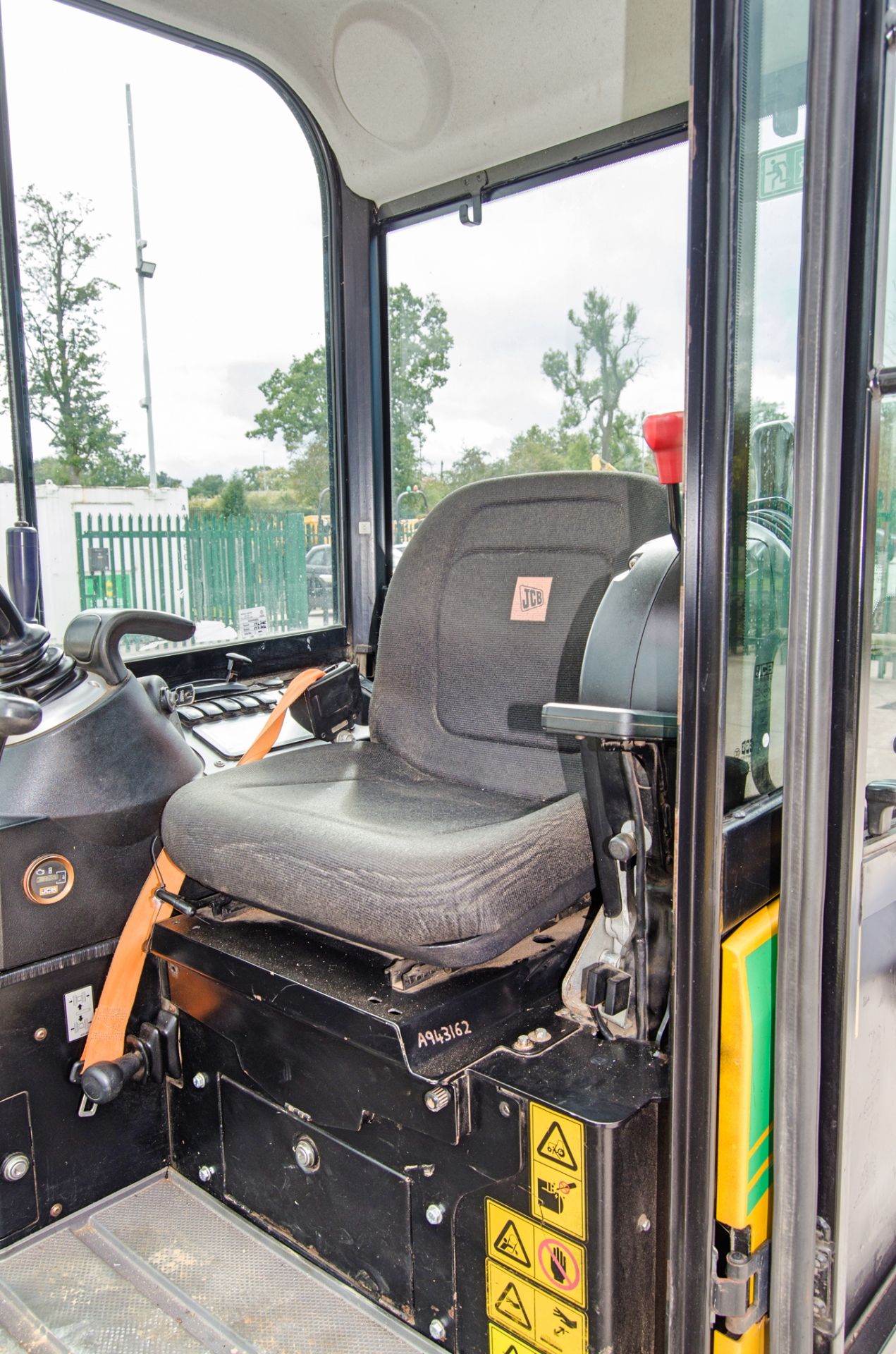 JCB 16 C-1 1.6 tonne rubber tracked mini excavator Year: 2018 S/N: 2492740 Recorded Hours: 1745 - Image 23 of 28