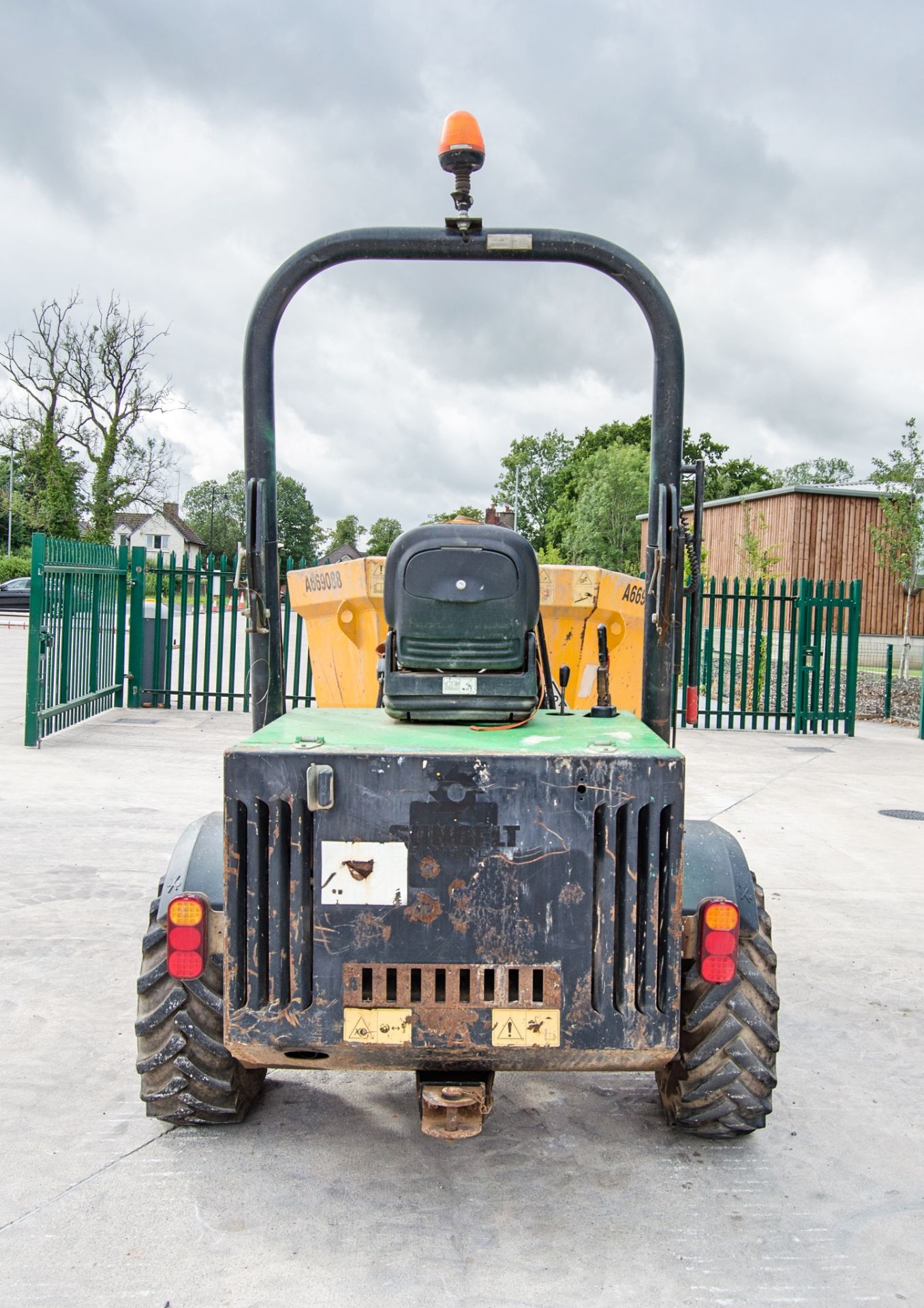 JCB 3 tonne swivel skip dumper Year: 2015 S/N: EFFRF8161 Recorded Hours: 1591 A669088 - Image 6 of 21