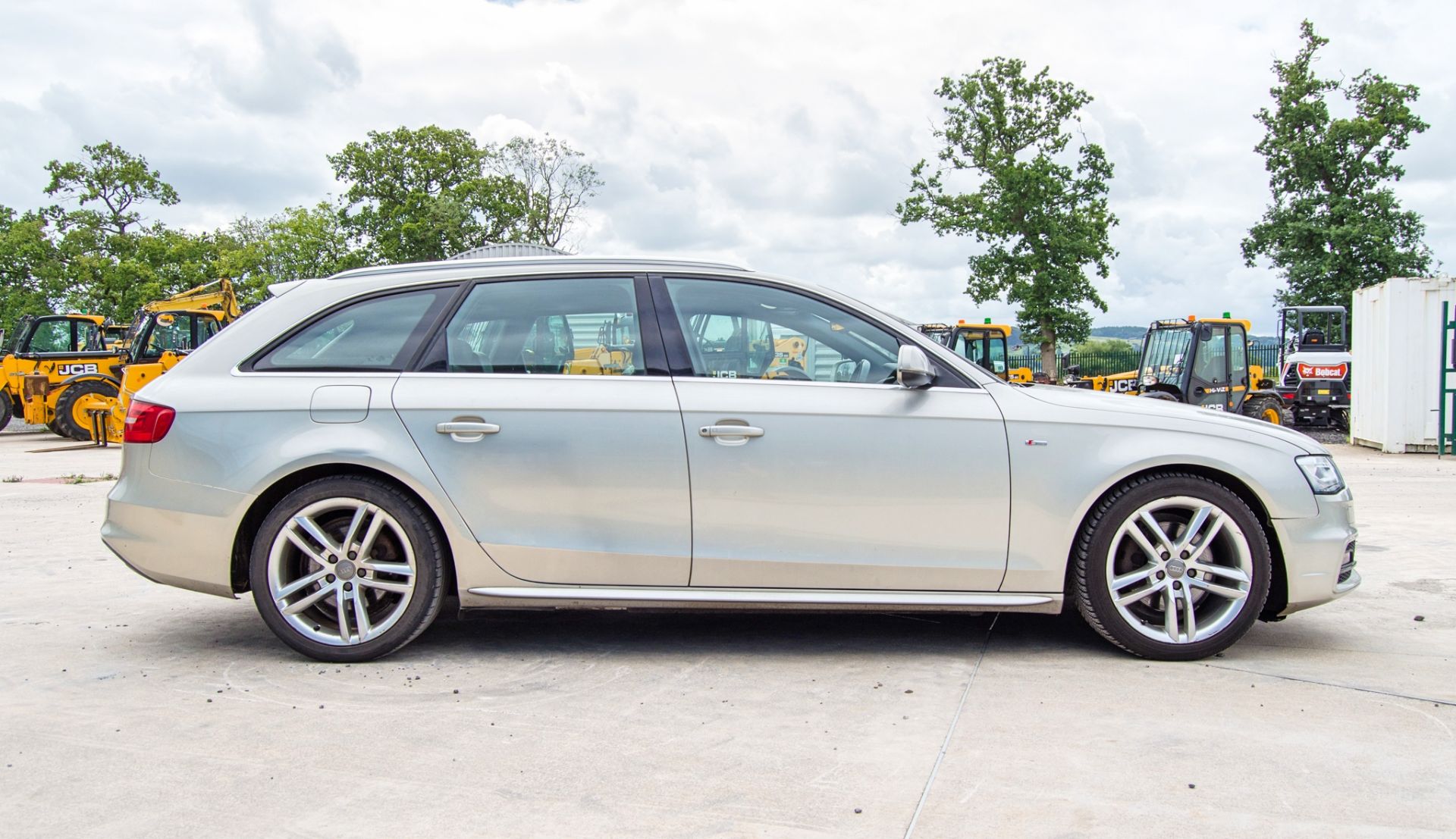 Audi A4 S Line TDi Avant 1968cc diesel 6 speed manual estate car Registration Number: OU65 ZDD - Image 8 of 35