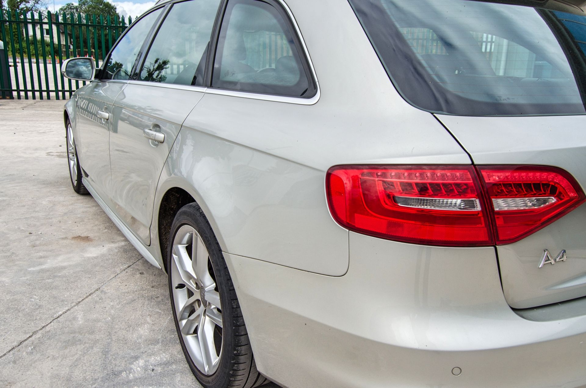 Audi A4 S Line TDi Avant 1968cc diesel 6 speed manual estate car Registration Number: OU65 ZDD - Image 12 of 35