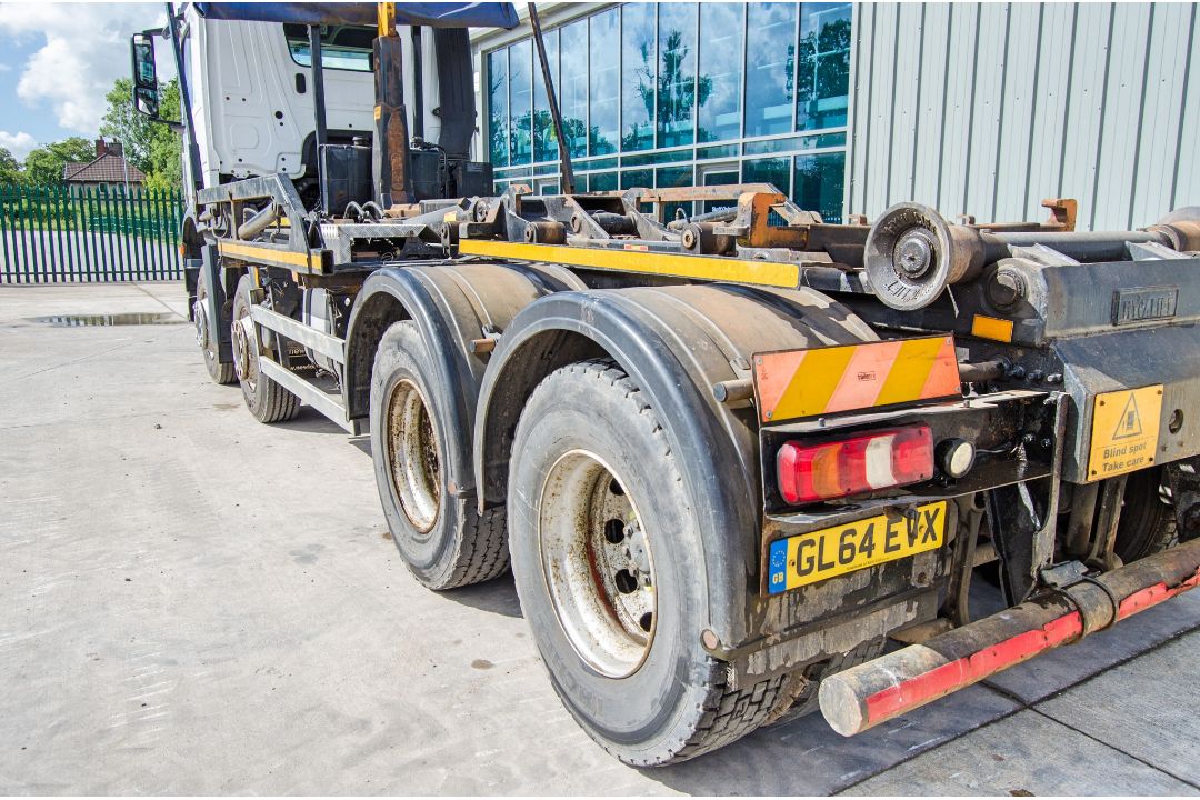 Mercedes Benz Arocs Euro 6 32 tonne 8x4 10,677cc automatic roll on/roll off hook loader lorry - Image 10 of 33