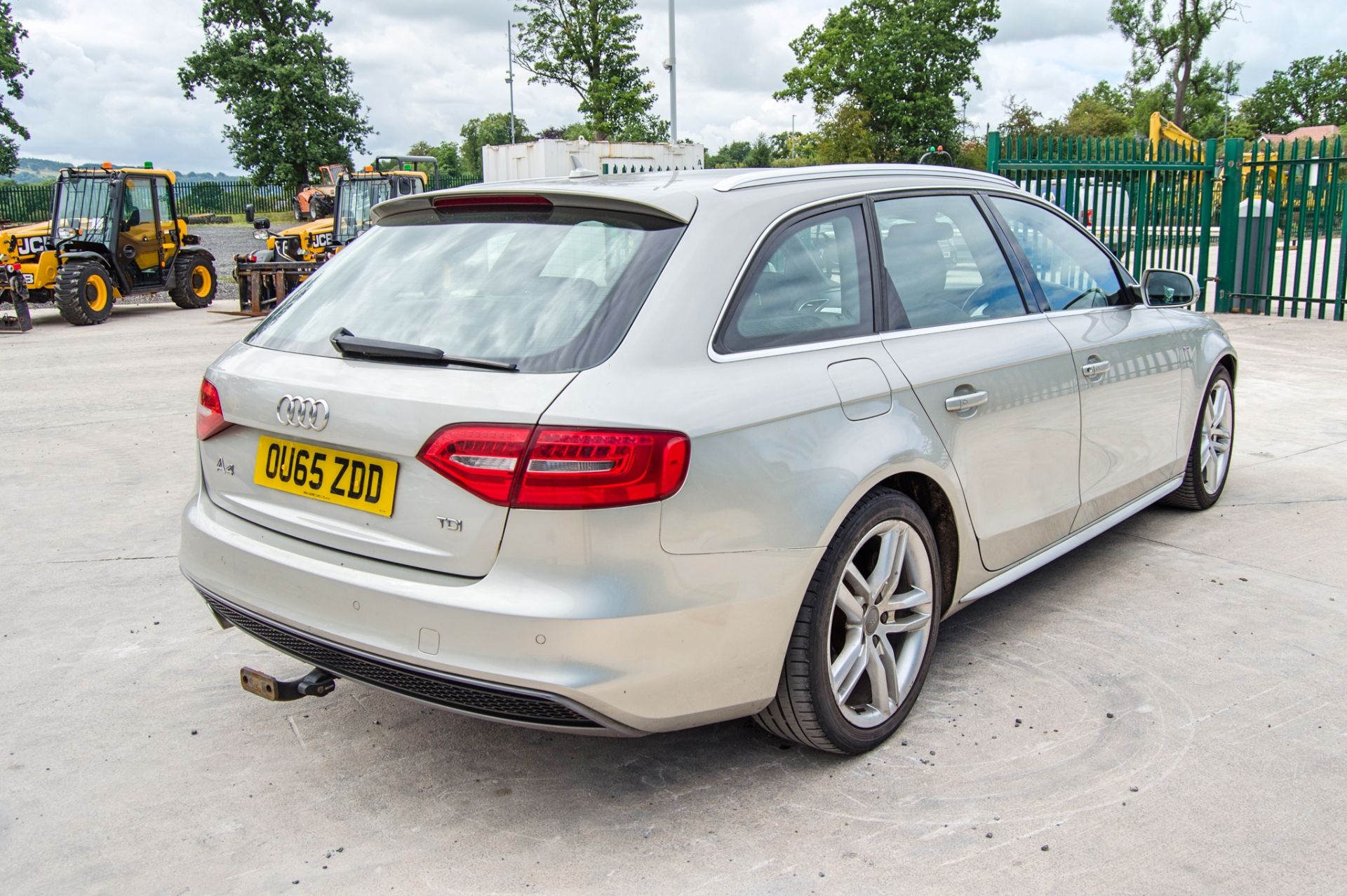Audi A4 S Line TDi Avant 1968cc diesel 6 speed manual estate car Registration Number: OU65 ZDD - Image 3 of 35