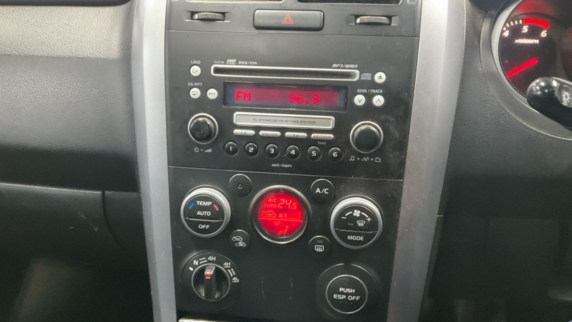 Suzuki Grand Vitara 1.9 DDIS SZ5 2010 '60 Reg' Sat Nav - A/C - Image 8 of 9