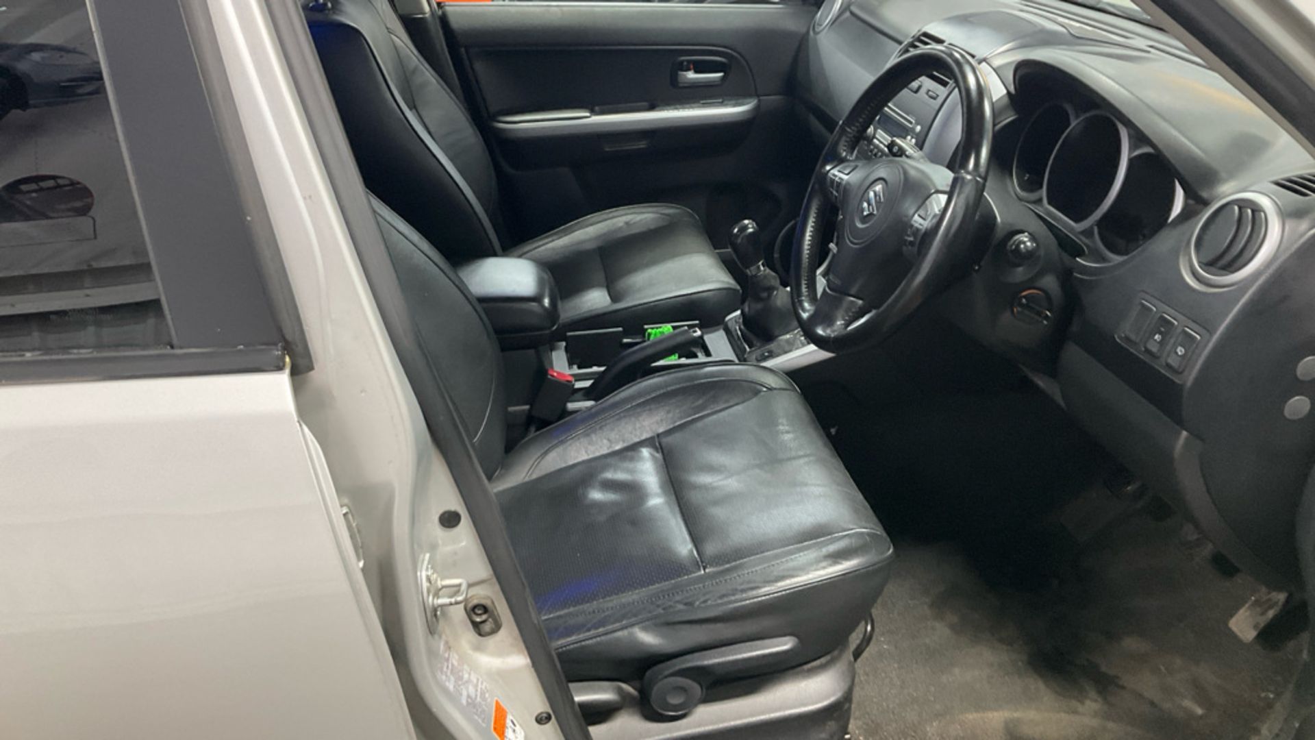 Suzuki Grand Vitara 1.9 DDIS SZ5 2010 '60 Reg' Sat Nav - A/C - Image 7 of 9