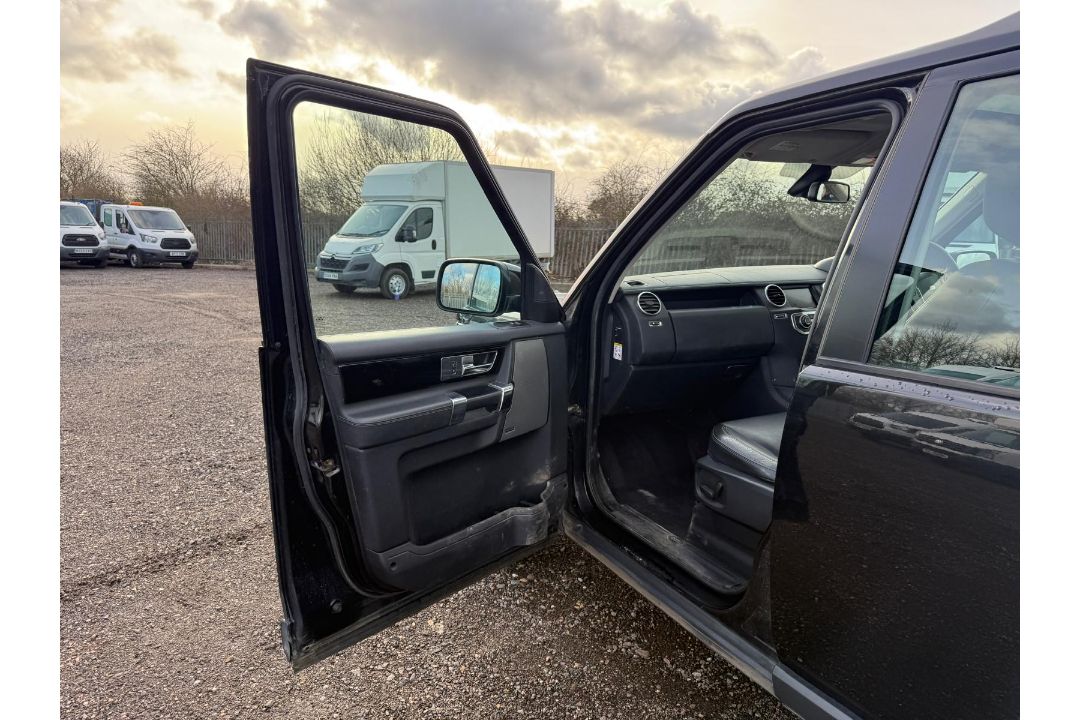 ** ON SALE ** Land Rover Discovery 4 3.0 SDV6 255 HSE 2012 '12 Reg' 4WD - Sat Nav - A/C - Image 19 of 43