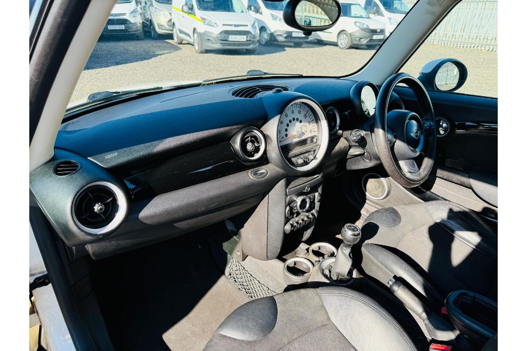 MINI Cooper 1.6 D 2012 '61 Reg' A/C ( Very Economical ) - Image 14 of 31