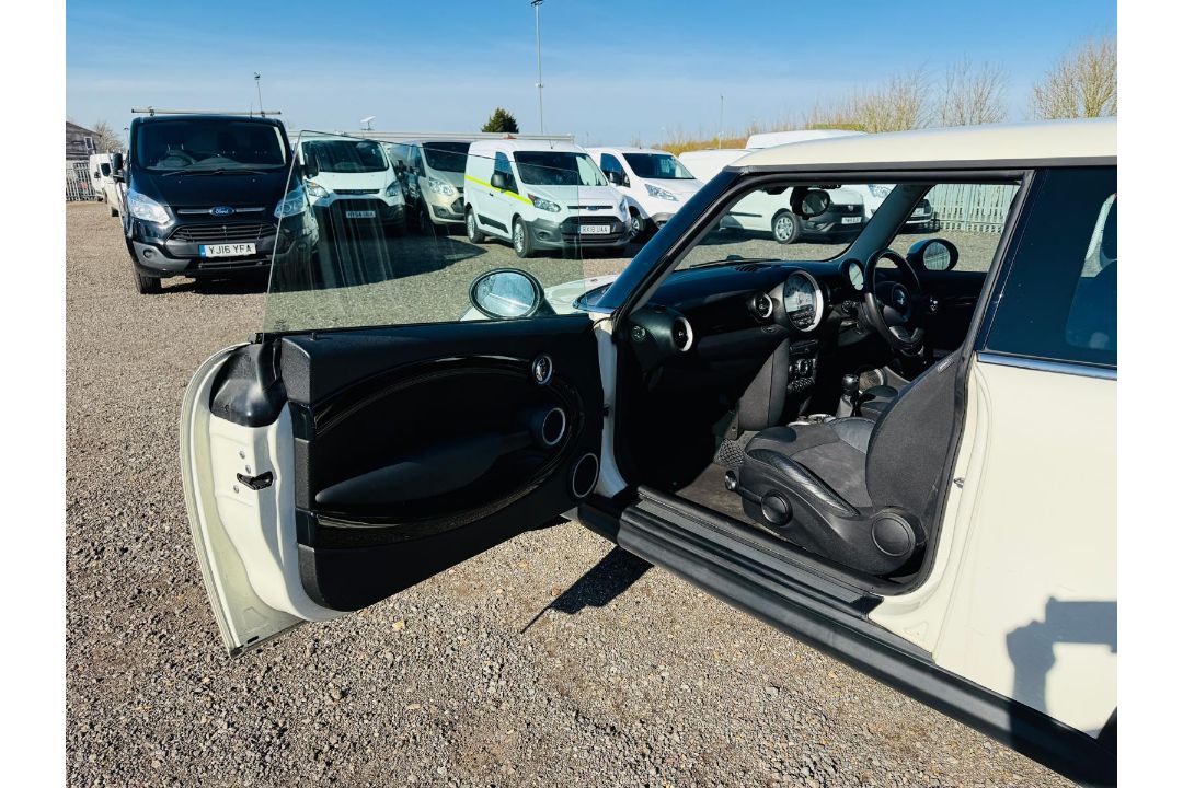 MINI Cooper 1.6 D 2012 '61 Reg' A/C ( Very Economical ) - Image 11 of 31