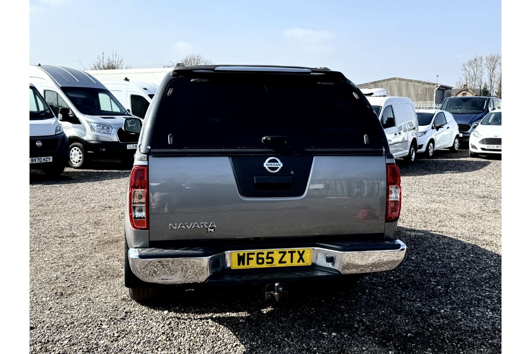 Nissan Navara 2.5 DCI 190 4WD Tekna CrewCab 2015 '65 Reg' Sat Nav - A/C - Image 8 of 26