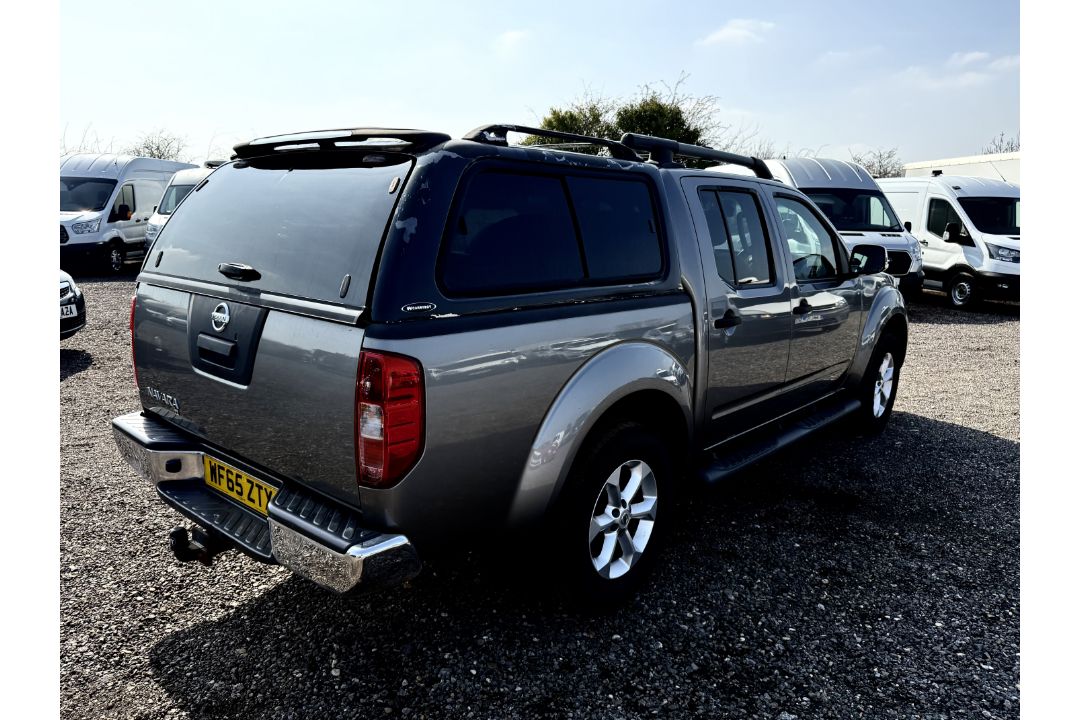 Nissan Navara 2.5 DCI 190 4WD Tekna CrewCab 2015 '65 Reg' Sat Nav - A/C - Image 10 of 26