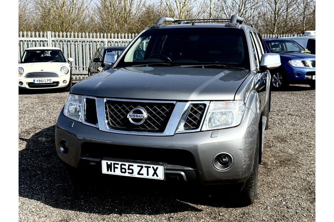 Nissan Navara 2.5 DCI 190 4WD Tekna CrewCab 2015 '65 Reg' Sat Nav - A/C - Image 4 of 26