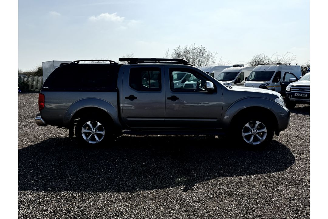 Nissan Navara 2.5 DCI 190 4WD Tekna CrewCab 2015 '65 Reg' Sat Nav - A/C - Image 11 of 26