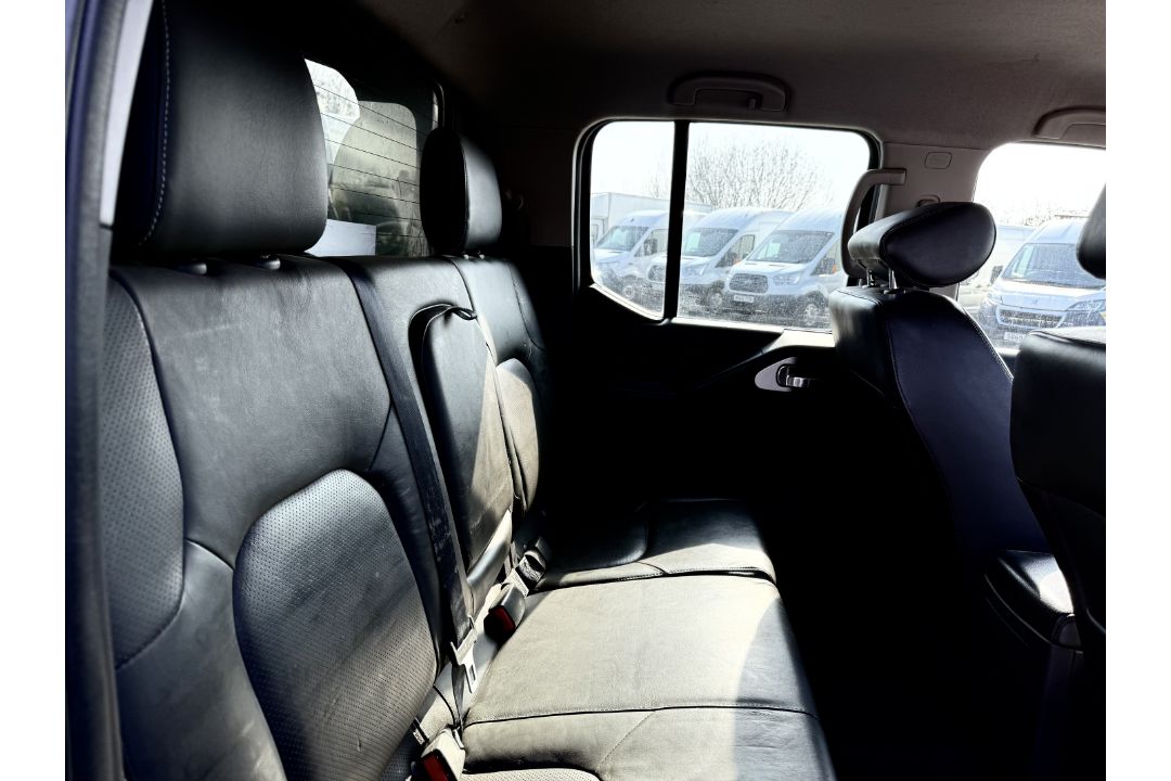 Nissan Navara 2.5 DCI 190 4WD Tekna CrewCab 2015 '65 Reg' Sat Nav - A/C - Image 15 of 26