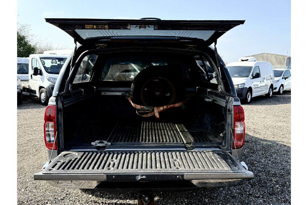 Nissan Navara 2.5 DCI 190 4WD Tekna CrewCab 2015 '65 Reg' Sat Nav - A/C - Image 9 of 26