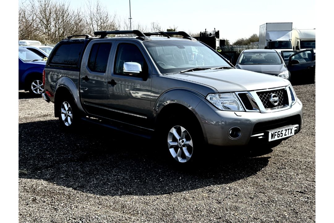 Nissan Navara 2.5 DCI 190 4WD Tekna CrewCab 2015 '65 Reg' Sat Nav - A/C - Image 1 of 26