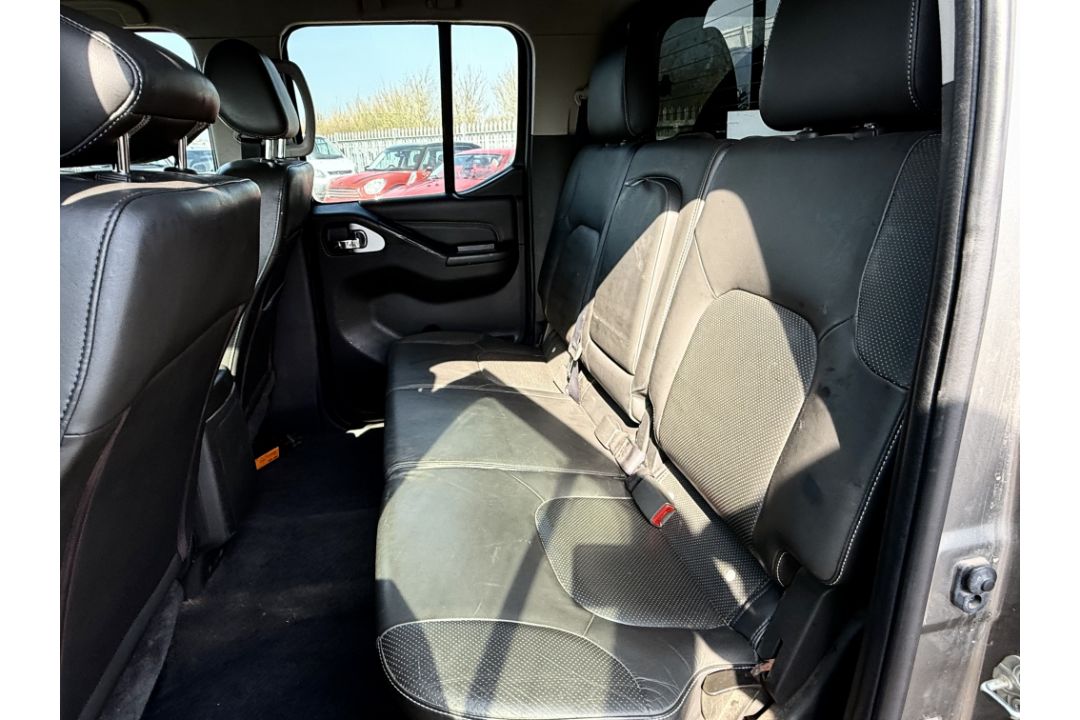 Nissan Navara 2.5 DCI 190 4WD Tekna CrewCab 2015 '65 Reg' Sat Nav - A/C - Image 19 of 26