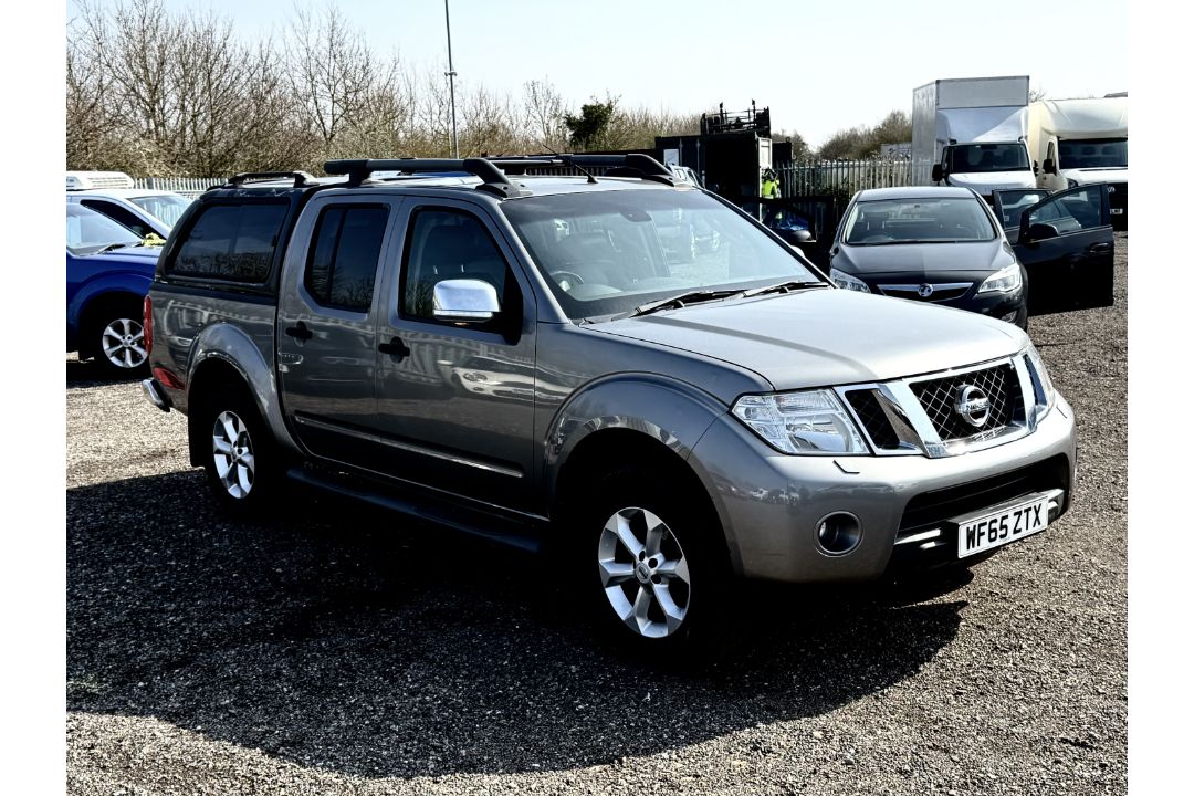 Nissan Navara 2.5 DCI 190 4WD Tekna CrewCab 2015 '65 Reg' Sat Nav - A/C - Image 2 of 26