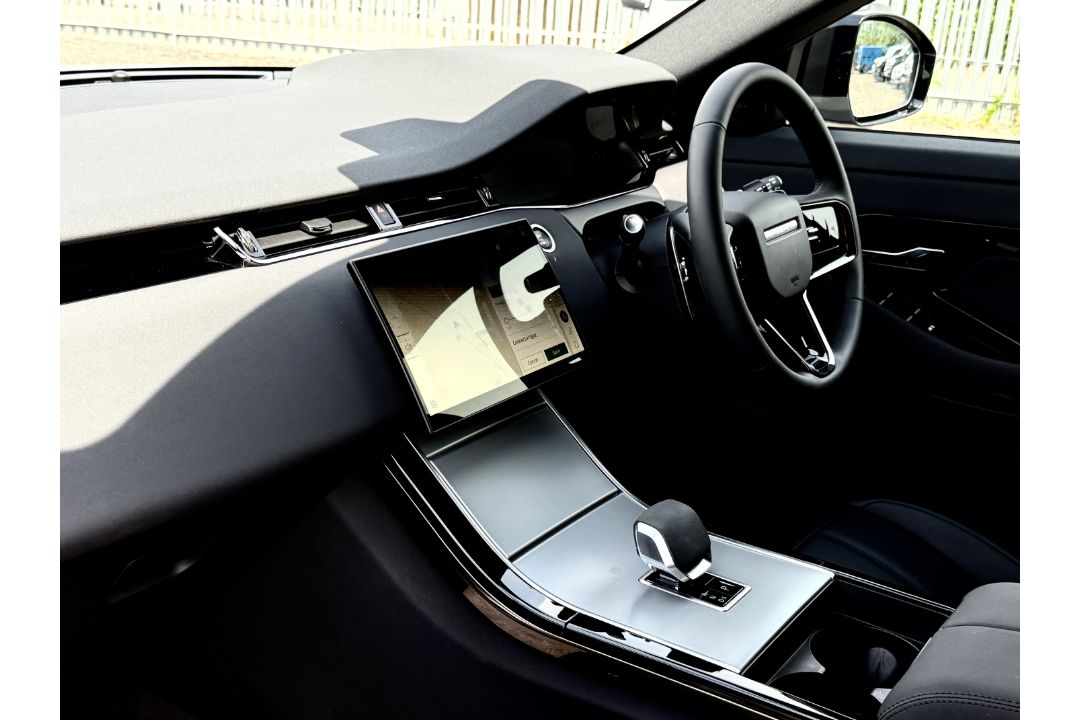 Land Rover Range Rover Evoque 2024 '24 Reg' Massive Spec - 4WD - ULEZ Compliant - Panoramic Roof - Image 21 of 30