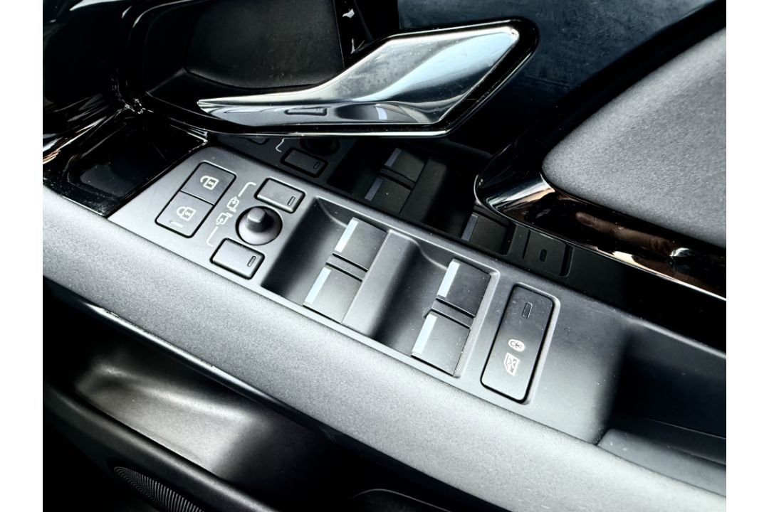 Land Rover Range Rover Evoque 2024 '24 Reg' Massive Spec - 4WD - ULEZ Compliant - Panoramic Roof - Image 25 of 30