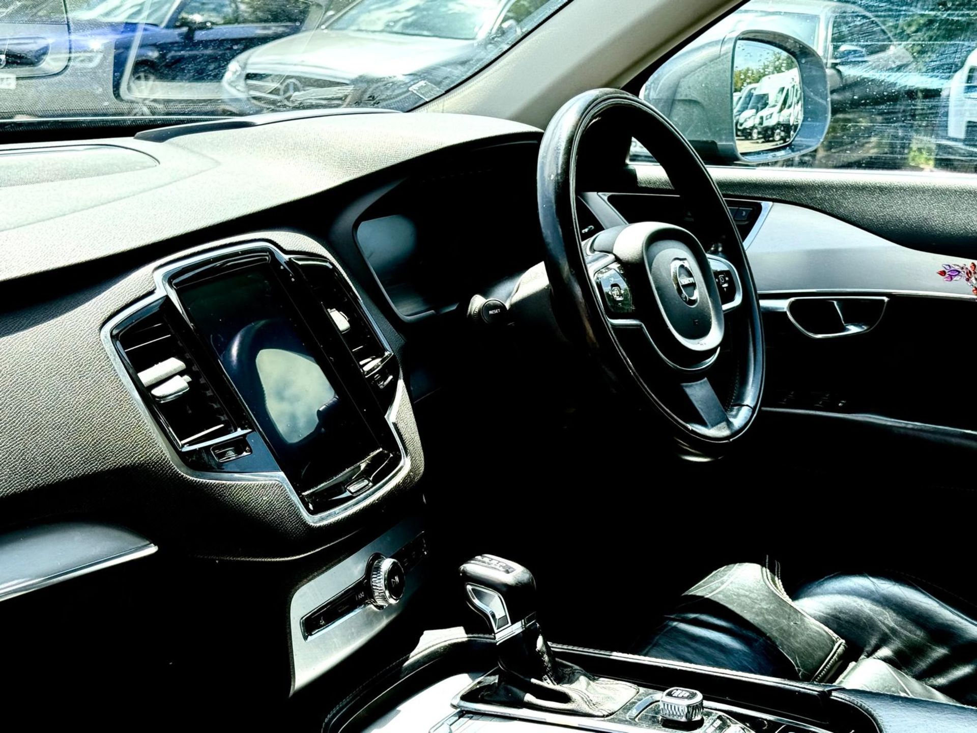 ** ON SALE ** Volvo XC90 2.0 D5 235 AWD MOMENTUM PRO G/T 2018 '18 Reg' Automatic - Sat Nav - Image 16 of 20