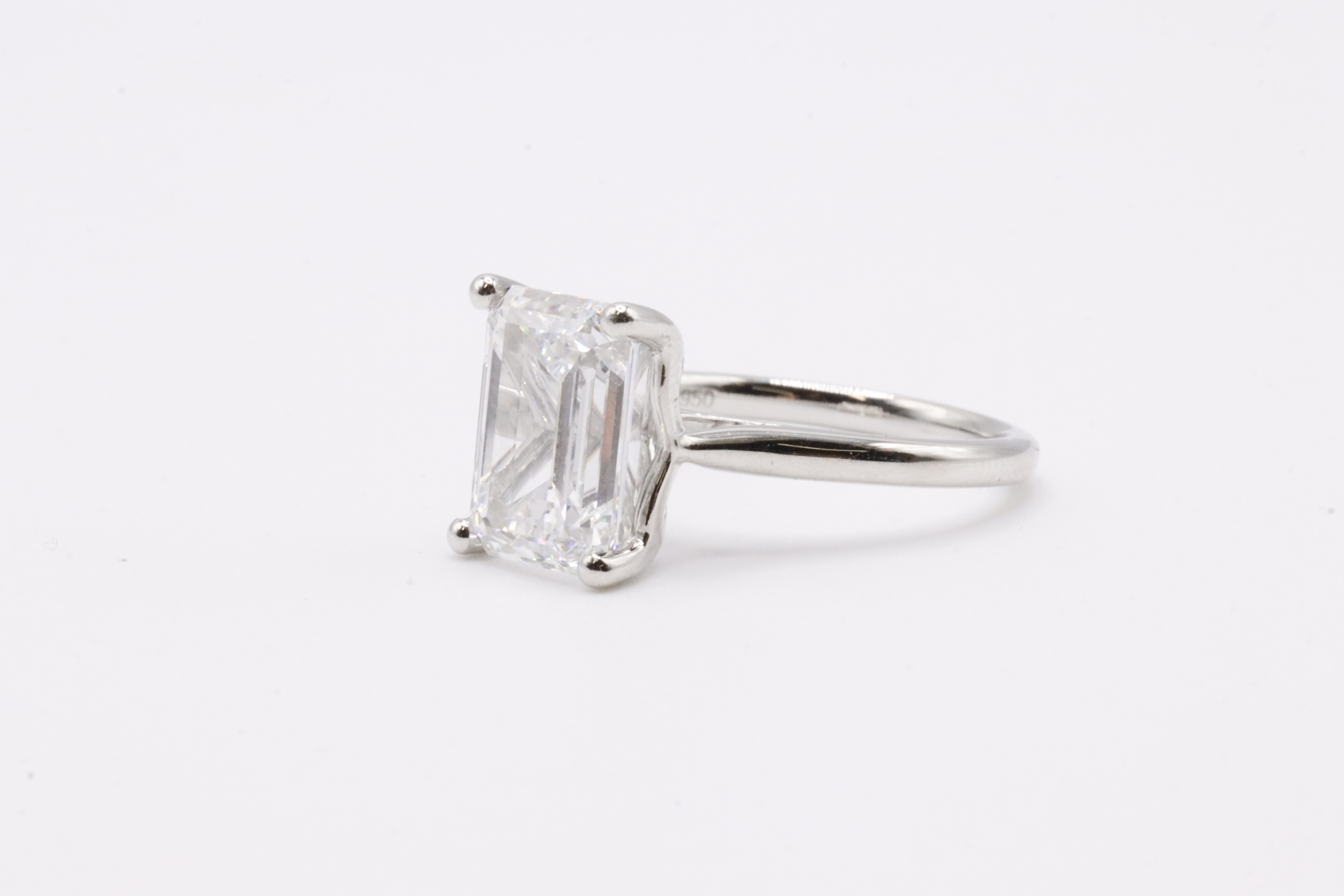Emerald Cut Diamond Ring 5.06 Carat F Colour VVS2 Clarity - IGI Certificate - Set In Platinum - Image 7 of 8