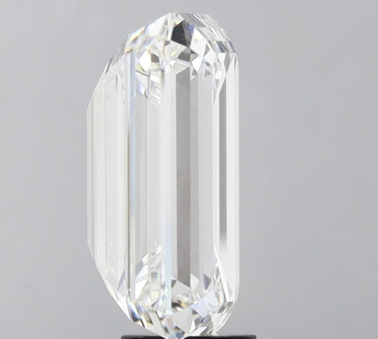 Emerald Cut Diamond 10.00 Carat F Color VS2 Clarity - IGI Certificate - Image 4 of 6
