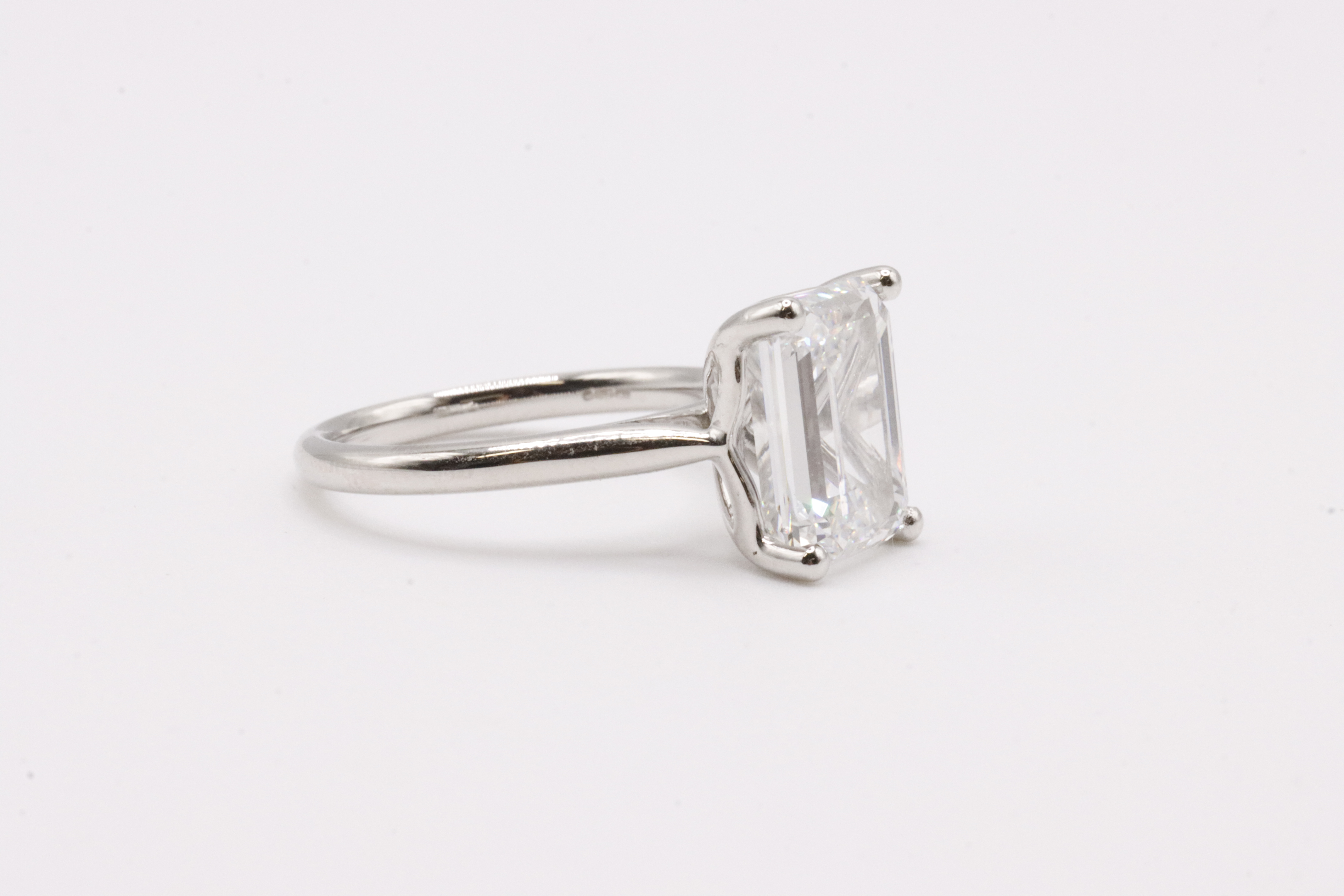 Emerald Cut Diamond Ring 5.06 Carat F Colour VVS2 Clarity - IGI Certificate - Set In Platinum - Image 3 of 8