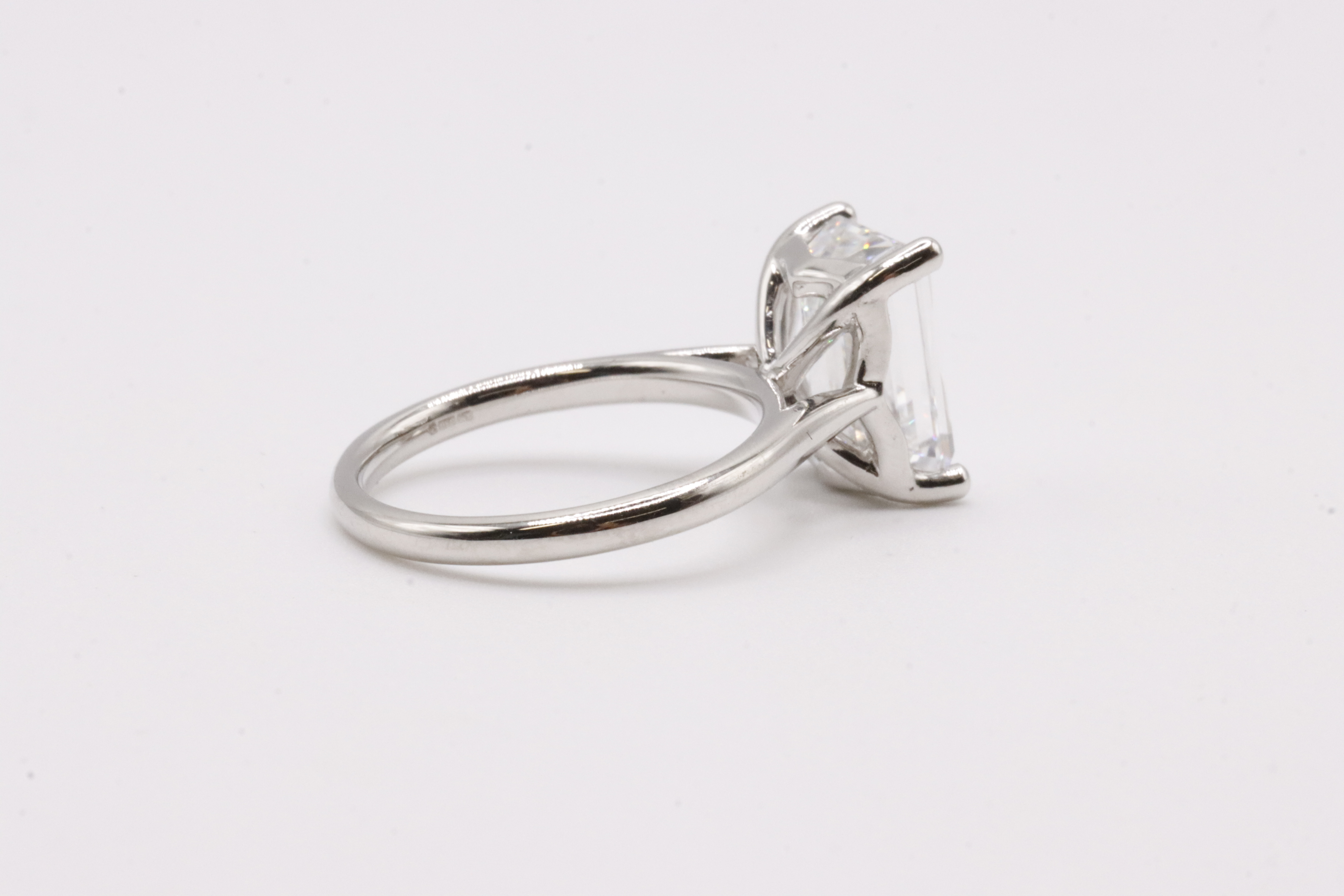 Emerald Cut Diamond Ring 5.06 Carat F Colour VVS2 Clarity - IGI Certificate - Set In Platinum - Image 4 of 8