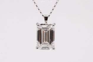 Emerald Cut Diamond 8.45 Carat Pendant & Chain 18k white Gold F Colour VS2 Clarity - IGI Certificate