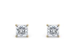 ** ON SALE ** Princess Cut 3.00 Carat Diamond Earrings Set in 18kt Yellow Gold - E Colour VS- IGI