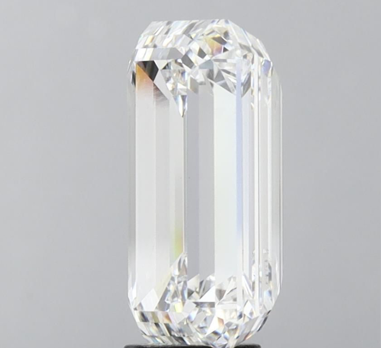 Emerald Cut Diamond 10.00 Carat F Color VS2 Clarity - IGI Certificate - Image 5 of 6