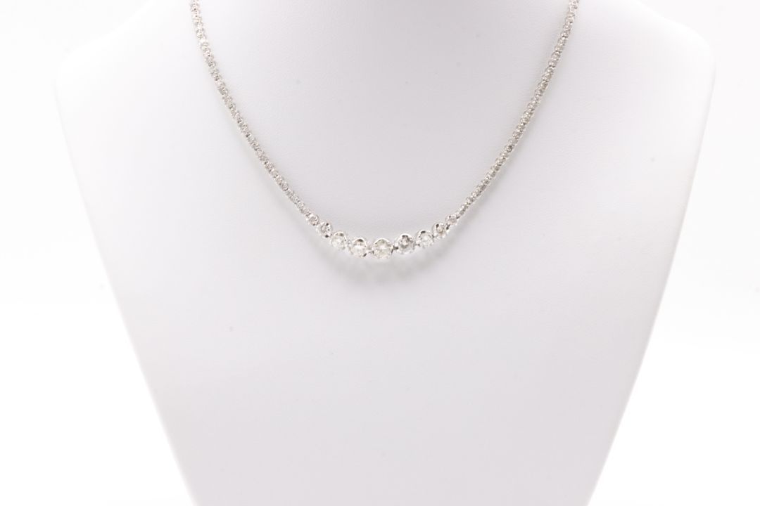 Round Brilliant Natural Diamond Necklace 3.83 Carat H/I Colour I Clarity 18k White Gold EDR Report - Image 1 of 14