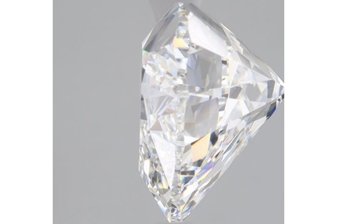 Heart Cut Diamond 3.00 Carat E Colour VS1 Clarity EX EX - IGI Certificate - Image 3 of 7