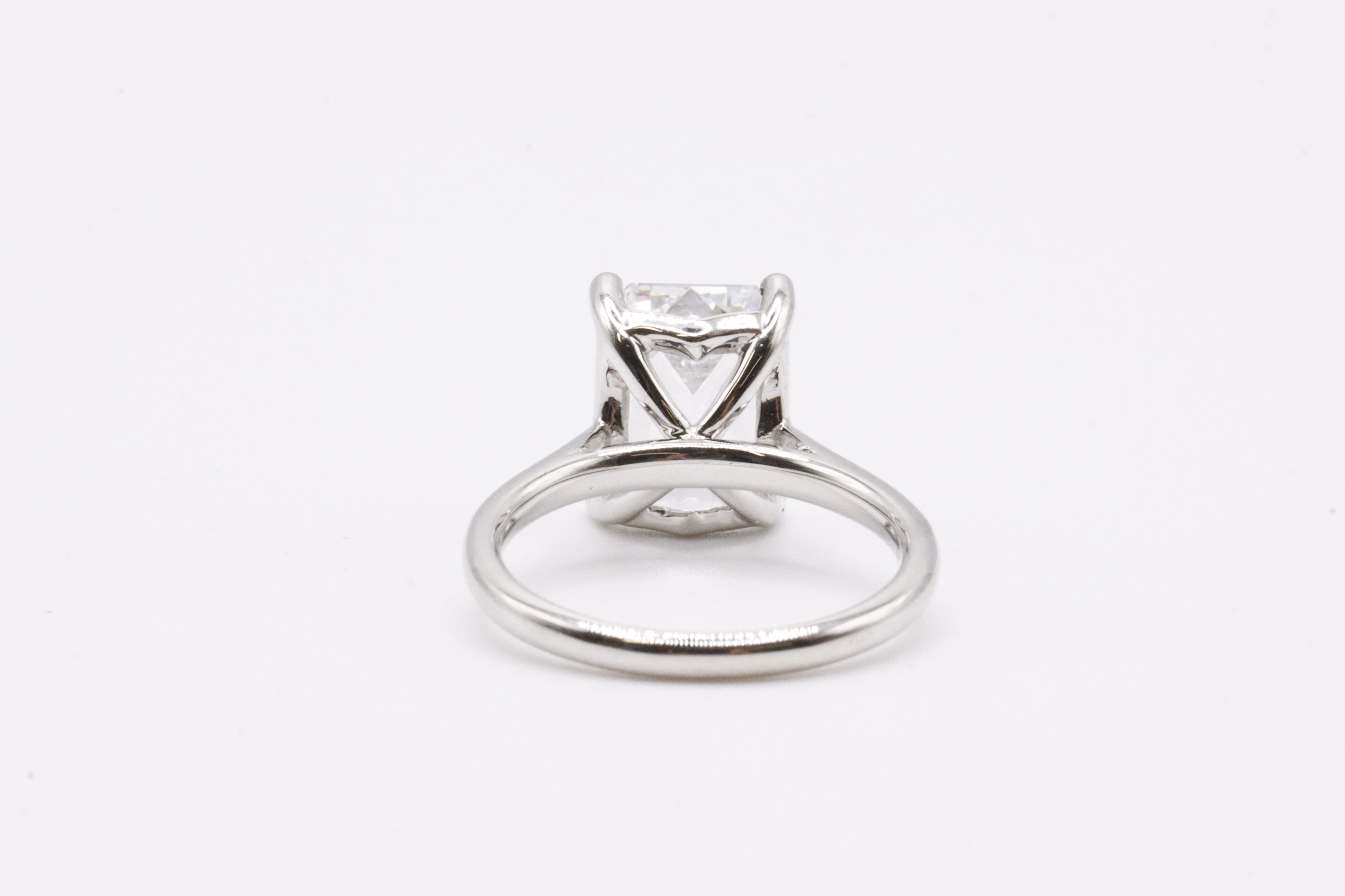 Emerald Cut Diamond Ring 5.06 Carat F Colour VVS2 Clarity - IGI Certificate - Set In Platinum - Image 5 of 8