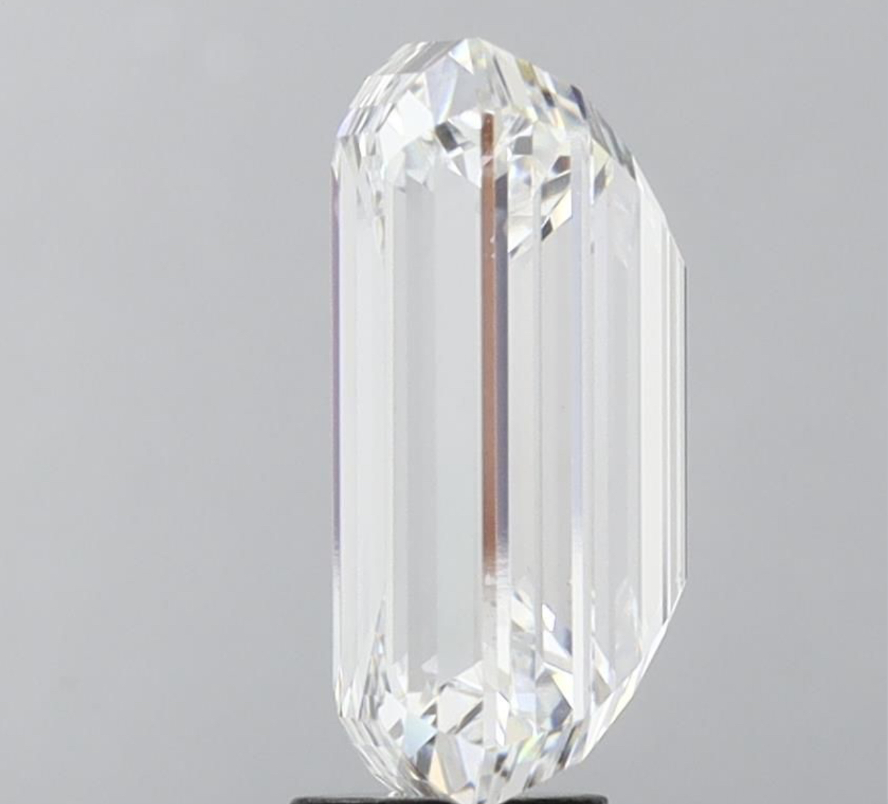 Emerald Cut Diamond 10.00 Carat F Color VS2 Clarity - IGI Certificate - Image 2 of 6