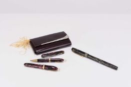An Onoto fountain pen and a Luxor cased pen set