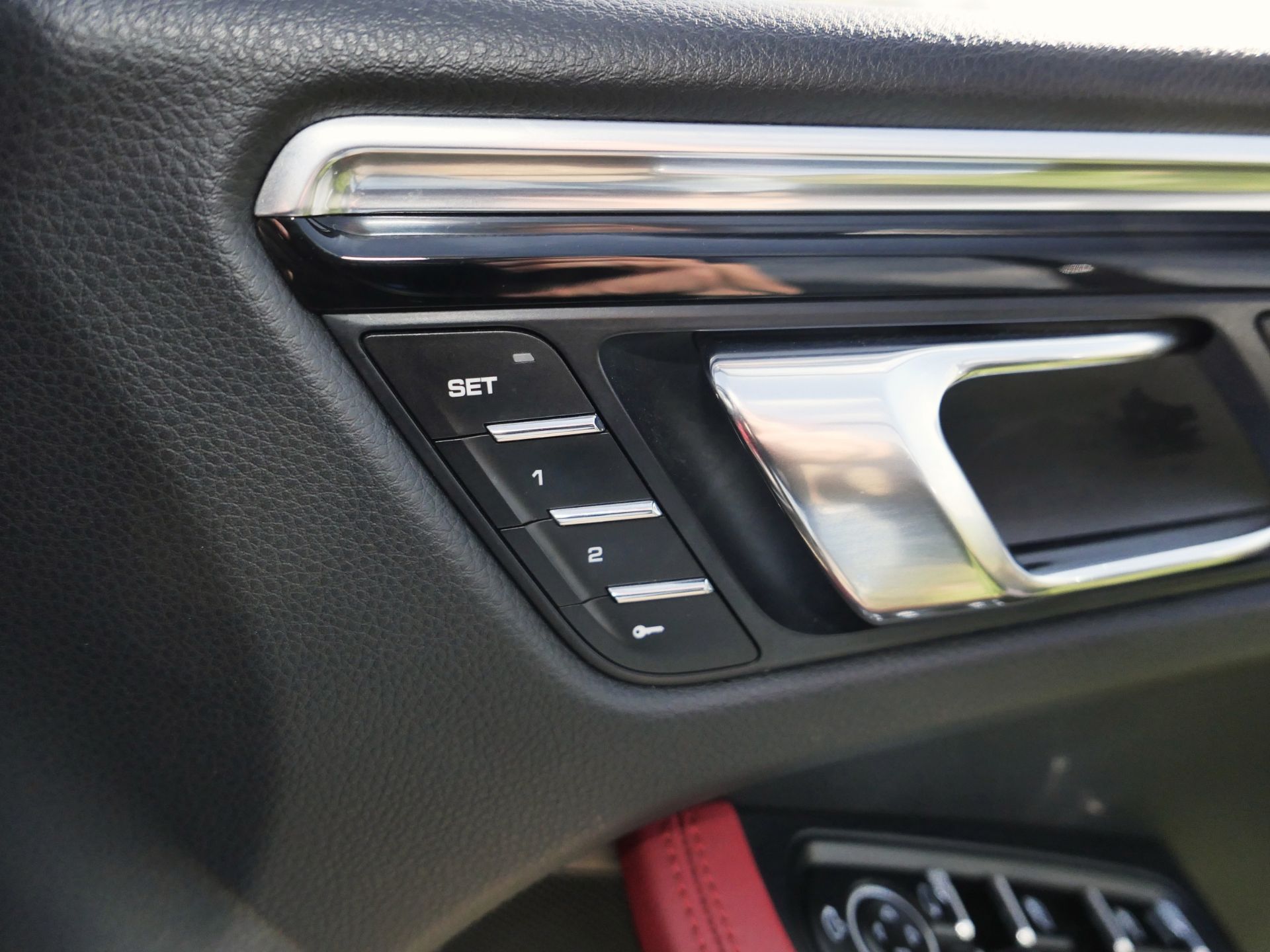 2015 Porsche Macan S S-A - Image 92 of 114